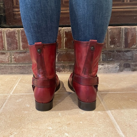 Like new. Frye Leather Boots Harness Moto style. Side zip reddish brown.Size 7.5 - Picture 4 of 5